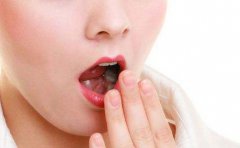 引起口腔溃疡的主要原因是什么？